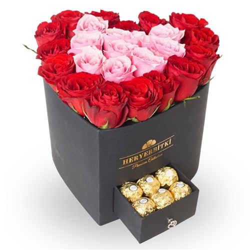 Premium Kalp Kutuda Kırmızı, Pembe Güller ve Ferrero Rocher