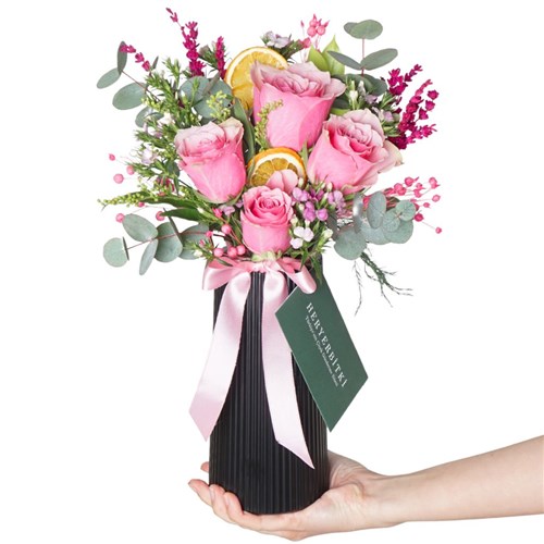 Floral Pink Romance (Pembe Güller Buketi)
