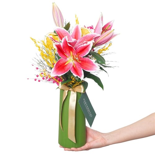Blush Bloom (Pembe Kokulu Lilyum Buketi)