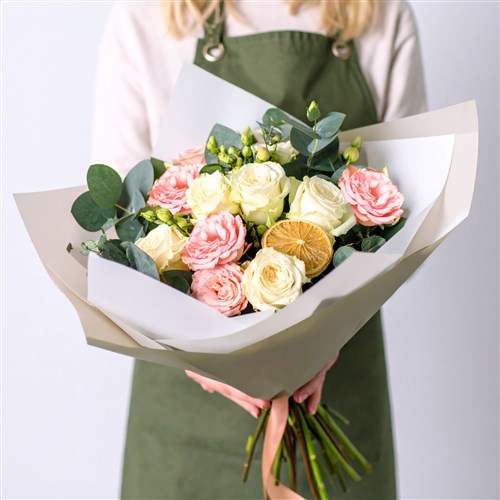 Snowy Pink (Beyaz Gül-Pembe Lisyantus Buketi)